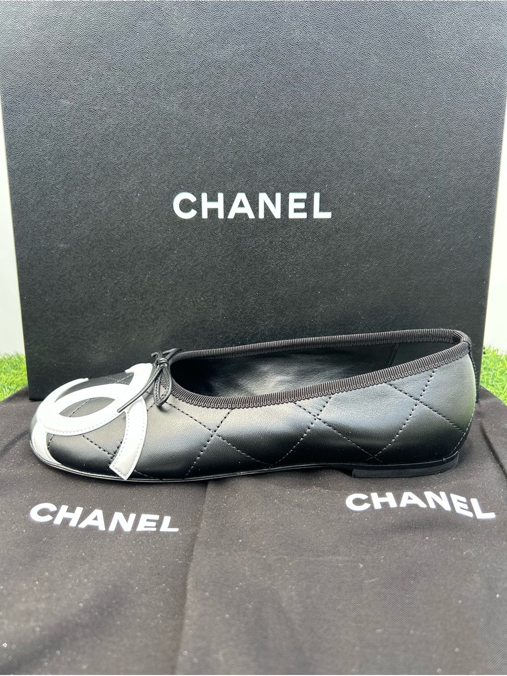 CHANEL CAMBON COCO BEACH 2026M BALLET FLATS BLACK LEATHER LARGE WHITE CC LOGO 38 - Picture 7 of 16